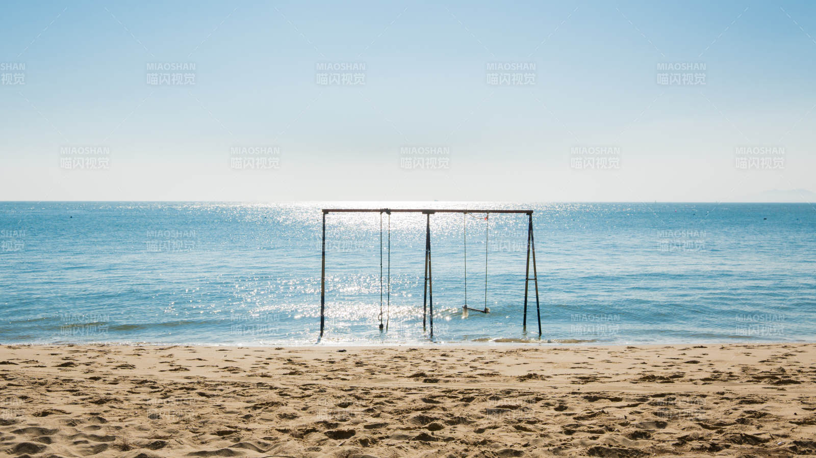 泉州的海边秋千静谧景