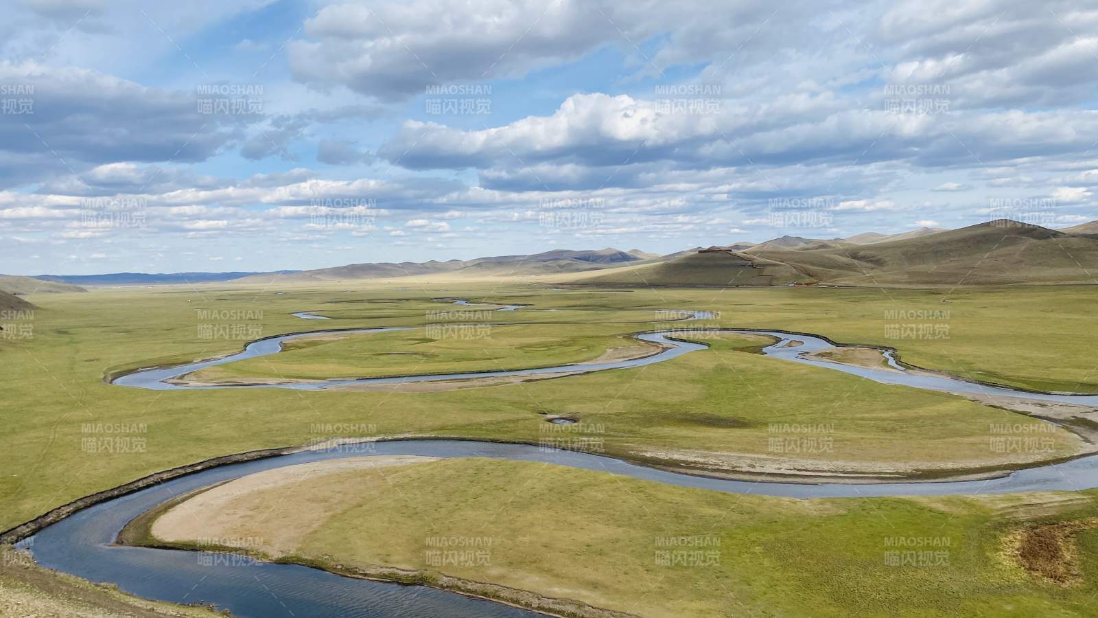 呼伦贝尔草原蜿蜒河景