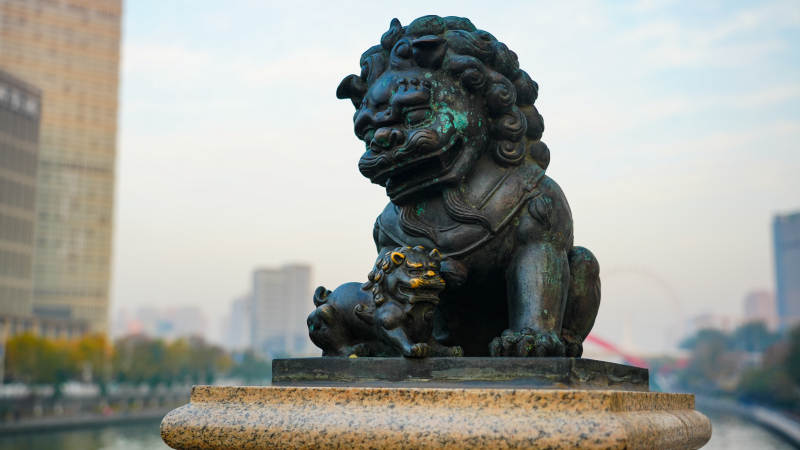 天津狮子桥铜狮守望城市天际