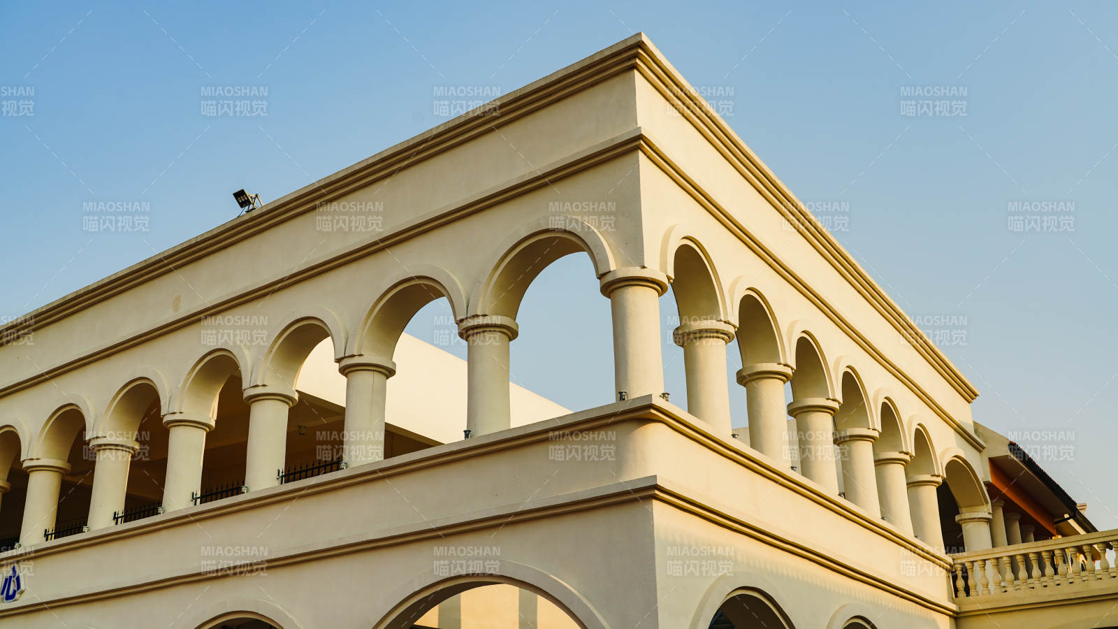 天津佛罗伦萨小镇拱廊建筑一角