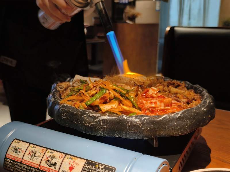 火焰炙烤石锅拌饭