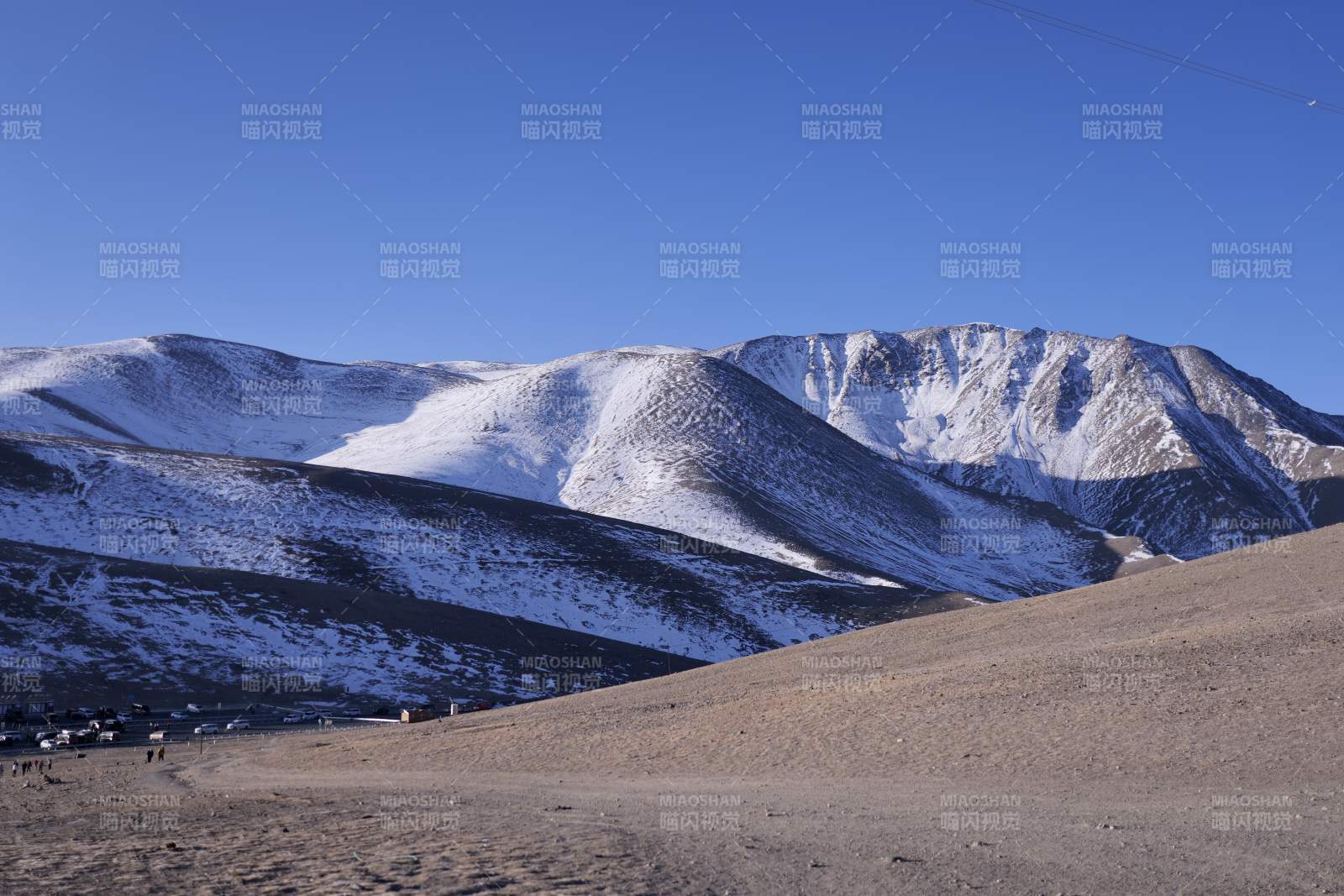 雪峰沙丘风光（新疆白沙湖）