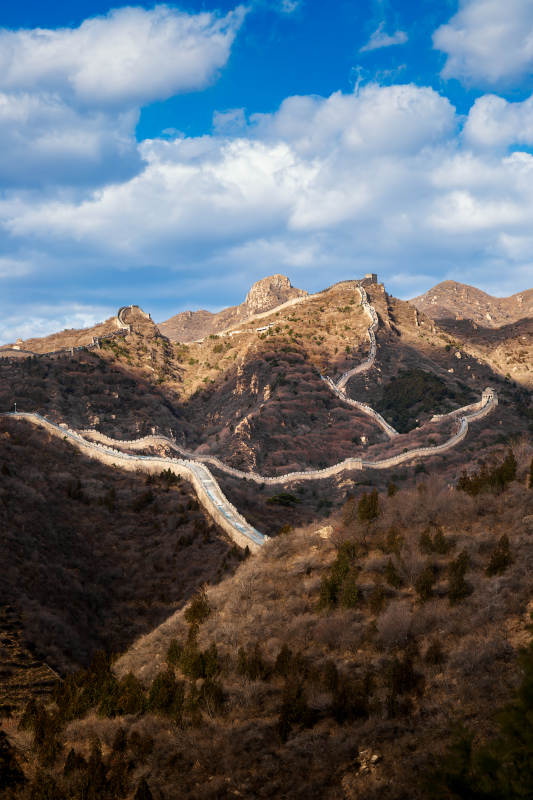 北京八达岭长城蜿蜒山间