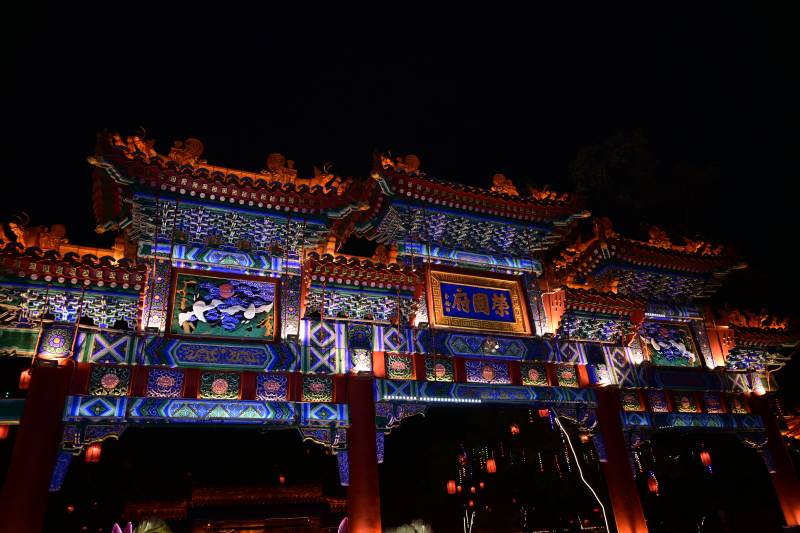 夜色中的荣国府建筑