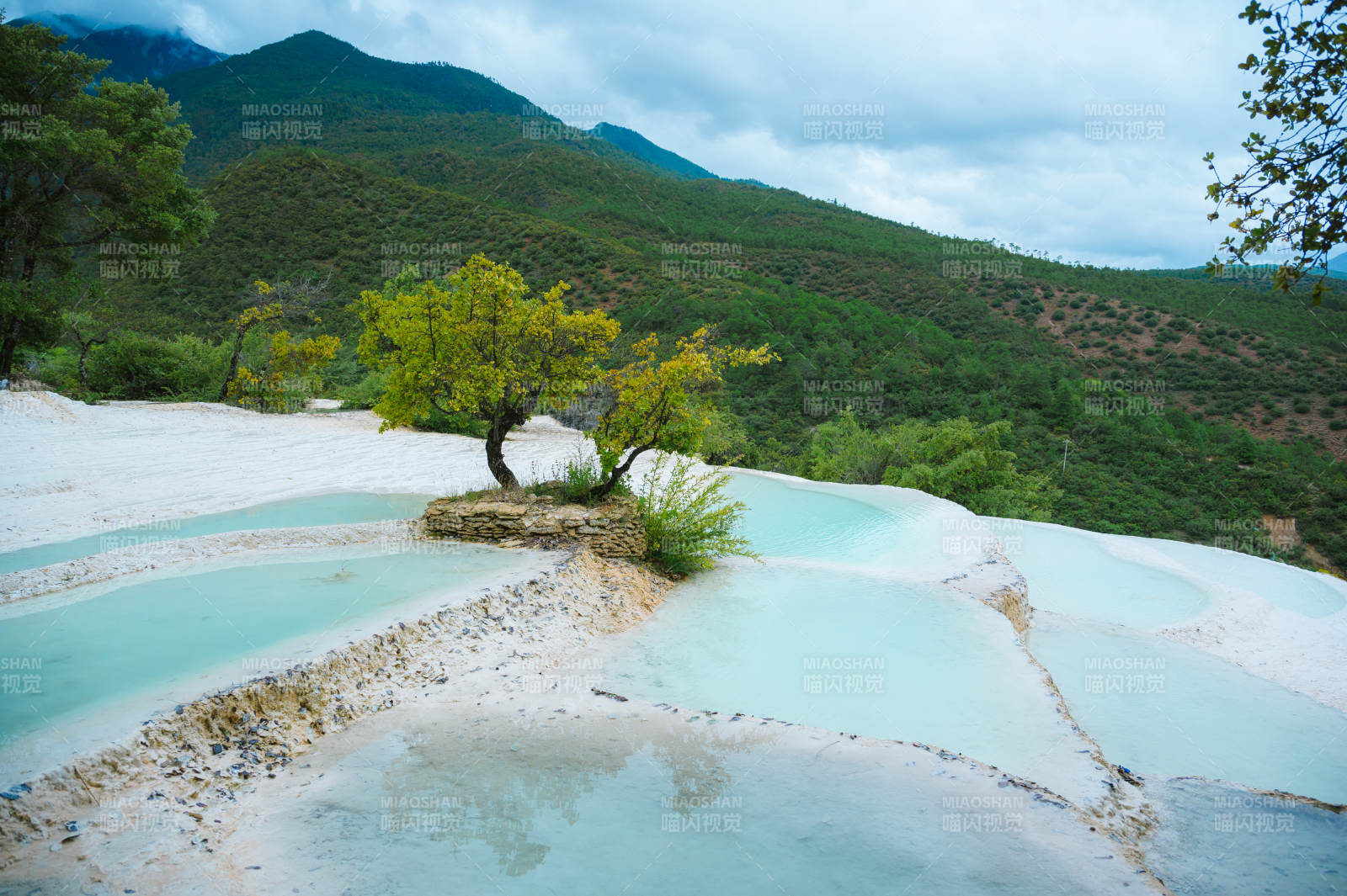 碧池山景白水台
