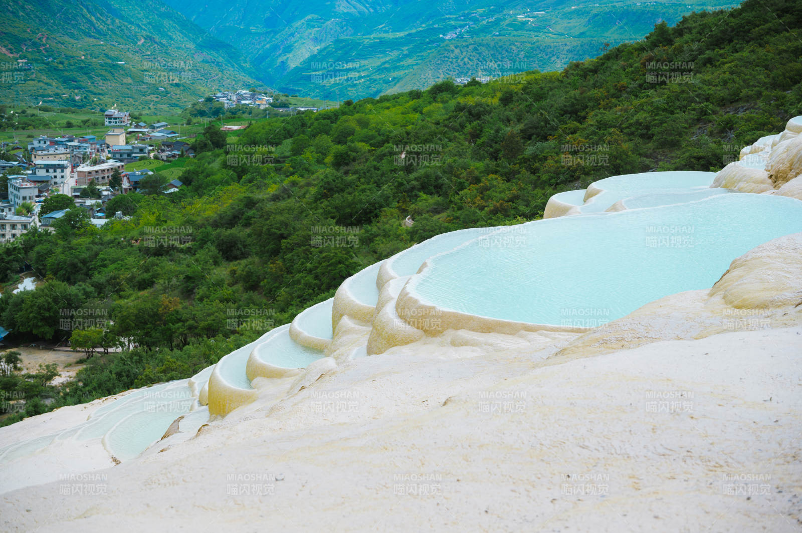梯田碧水映青山白水台