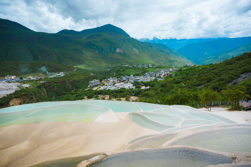 白水臺彩池山景