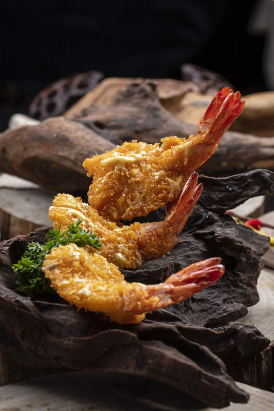 崖柏根上的香炸凤尾虾