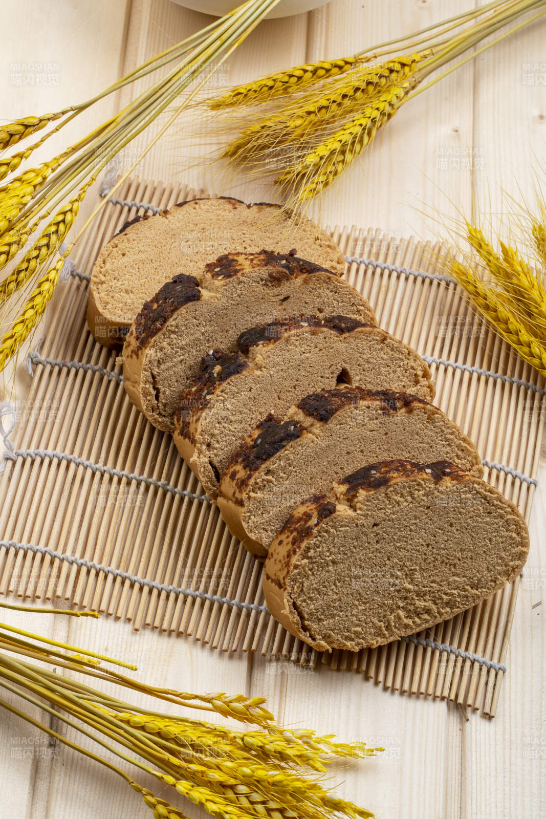 美味香烤粗粮枣馍切片