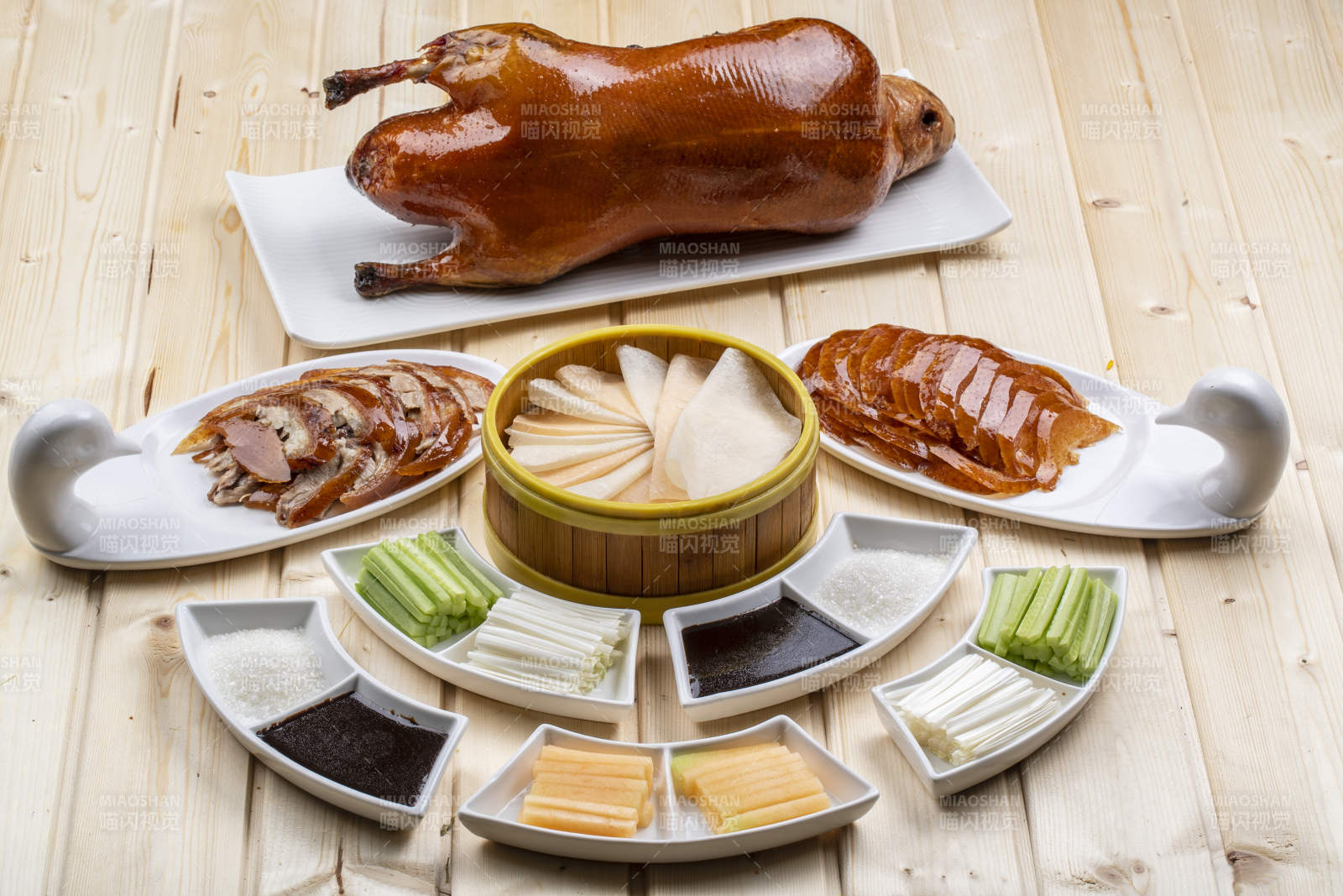 桑拿木質板上的北京烤鴨