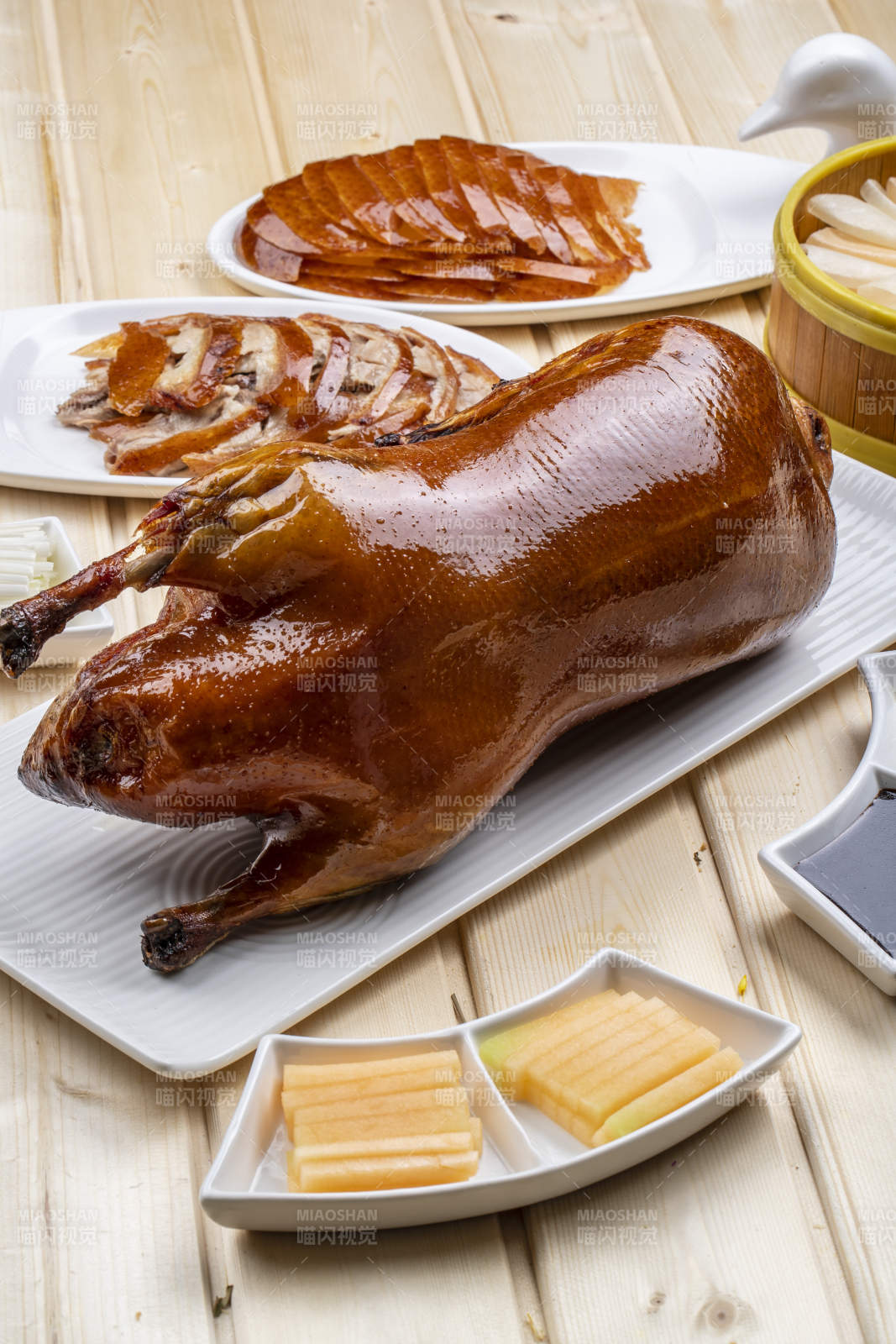 桑拿木質(zhì)板上的北京烤鴨