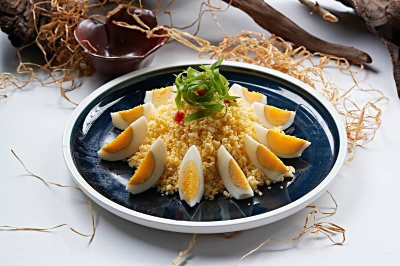 鸡蛋碎配水煮蛋