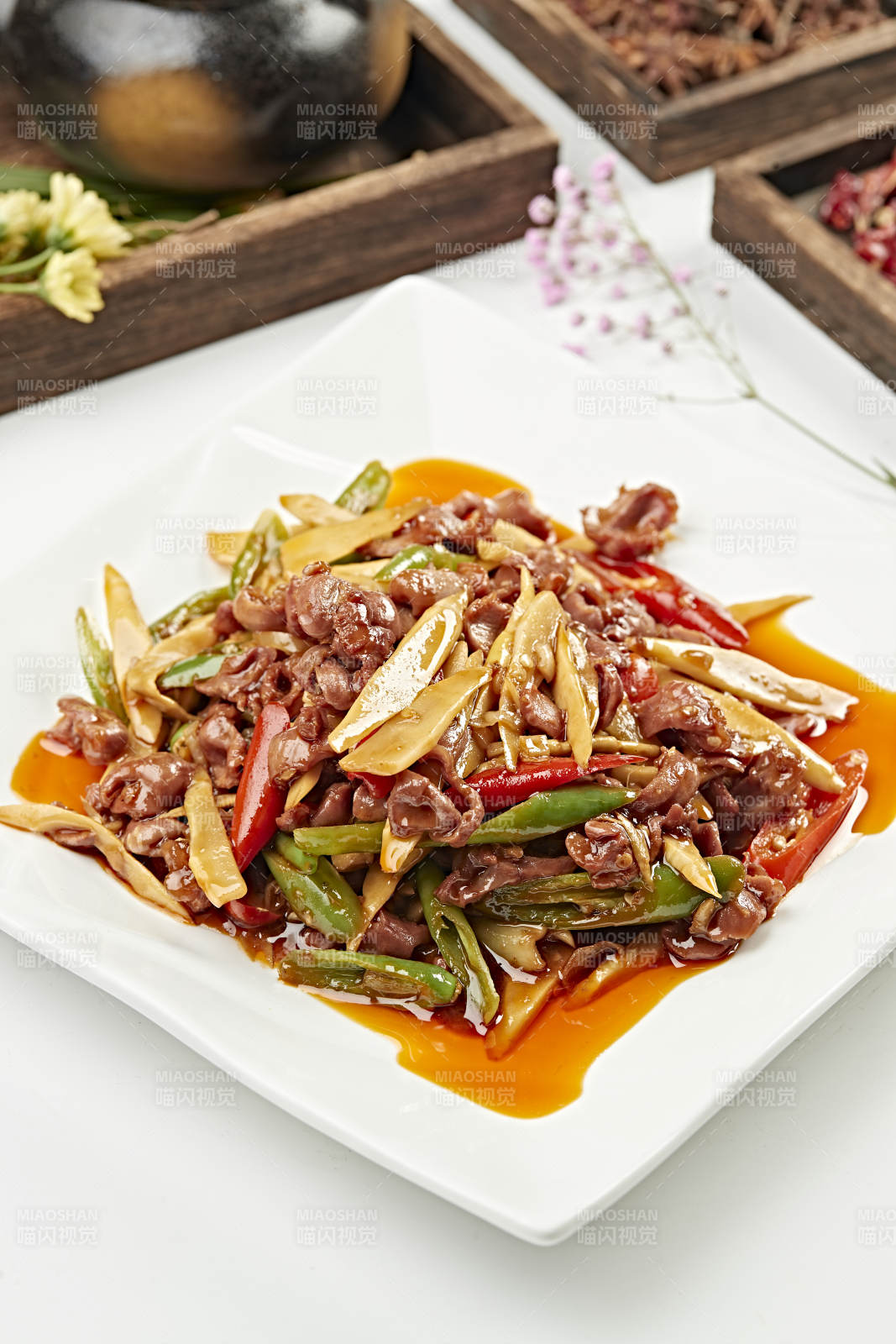 紅油嫩筍彩椒炒雞胗（嫩筍辣炒胗華）