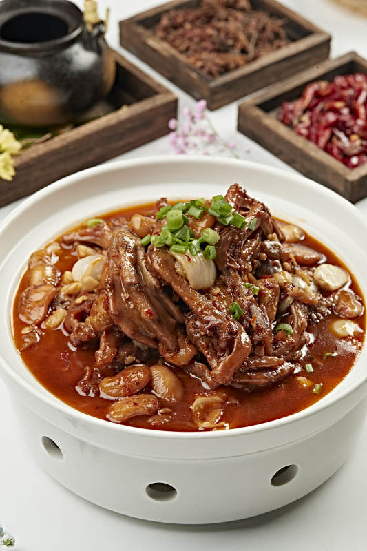 砂锅香辣红焖蒜香芸豆鹅掌