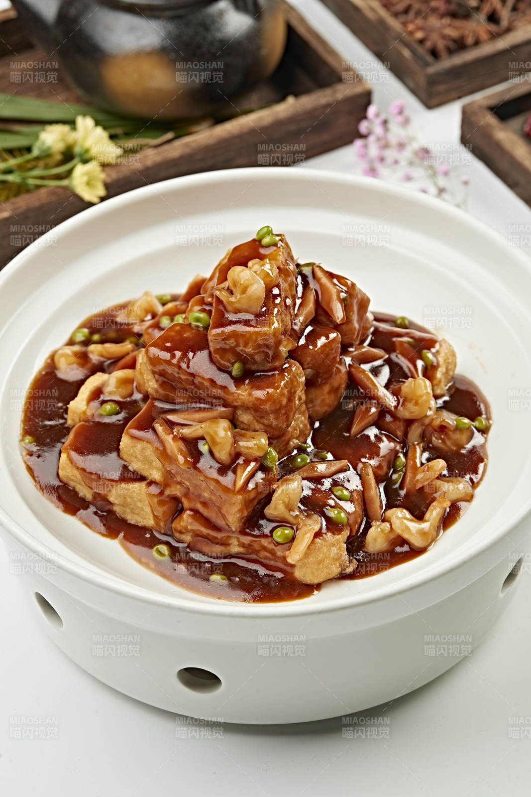 砂锅卤汁花蛤肉烧油煎豆腐图片