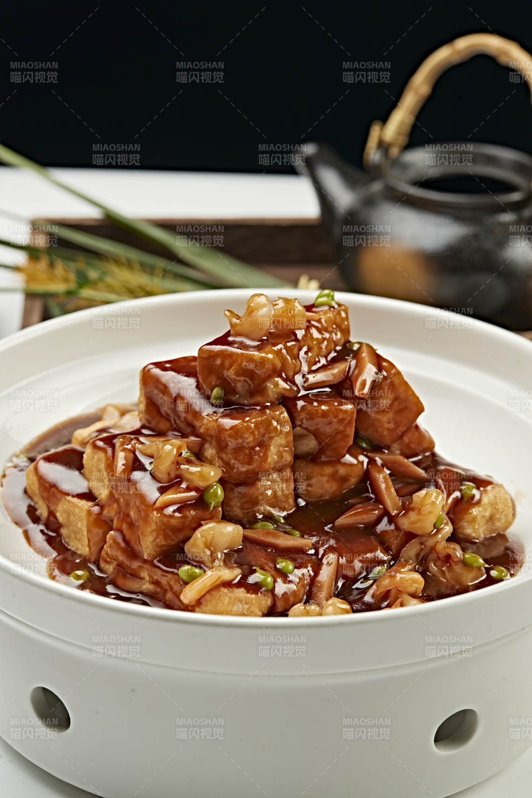 砂鍋鹵汁花蛤肉燒油煎豆腐