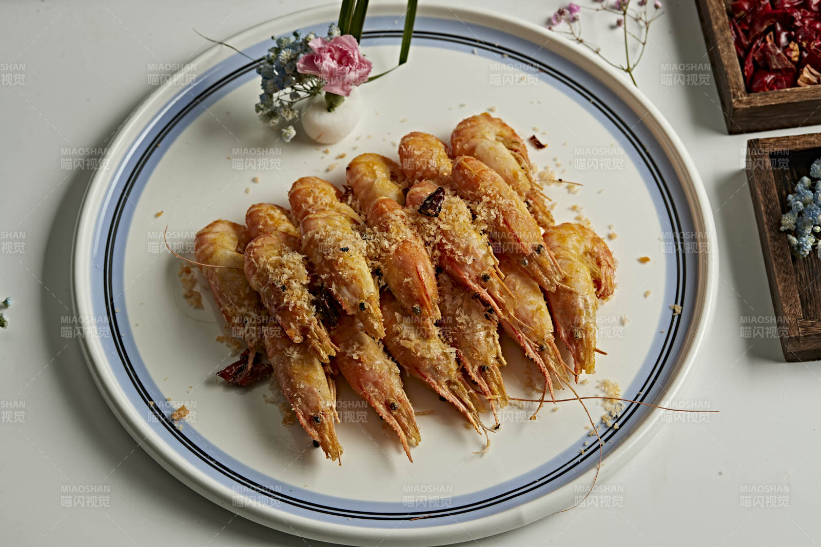 油炸避风塘罗氏沼虾（油炸大头虾）