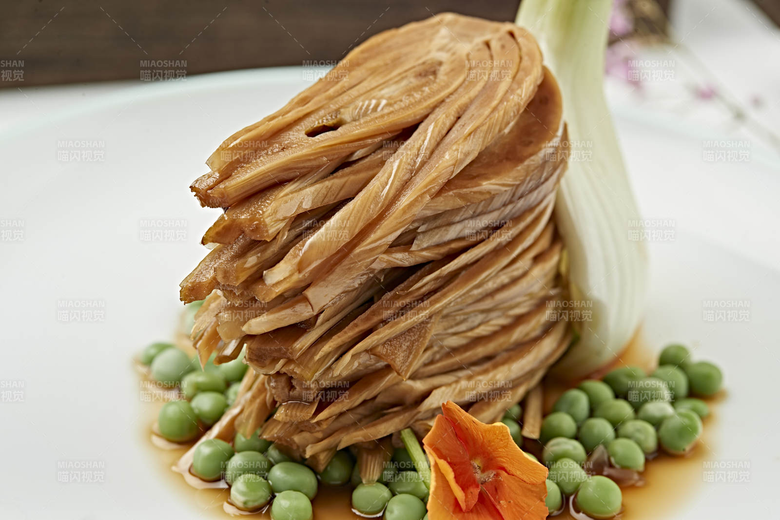 浇汁青豆芥菜根