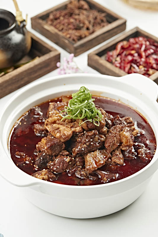 砂锅红油香辣烧牛腩