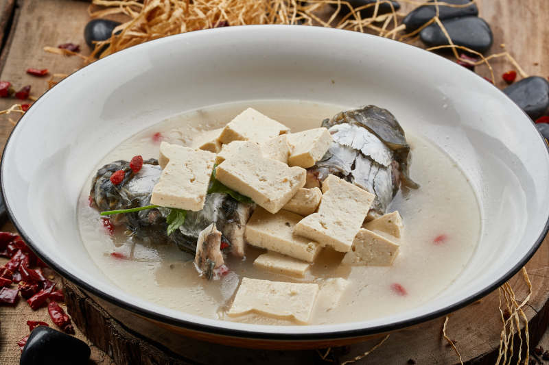 全鱼宴鱼头炖豆腐