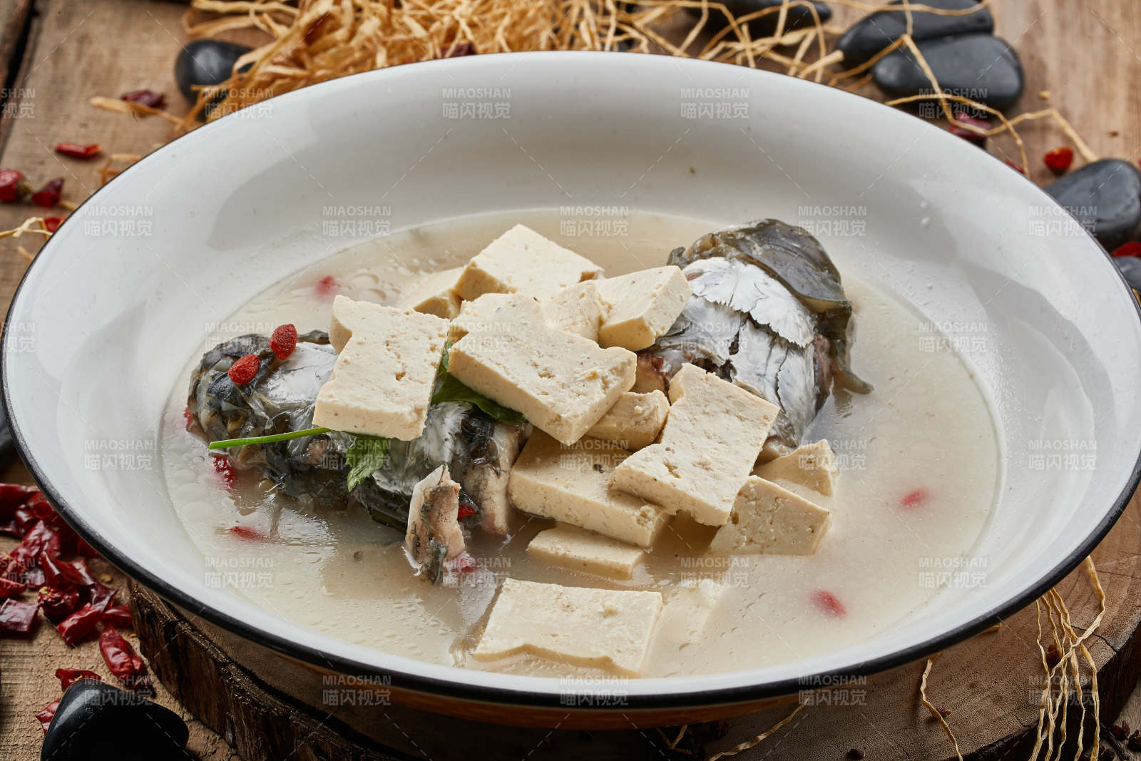 全鱼宴鱼头炖豆腐