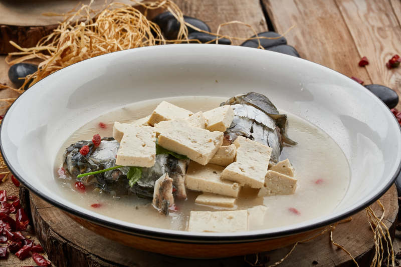 全鱼宴鱼头炖豆腐