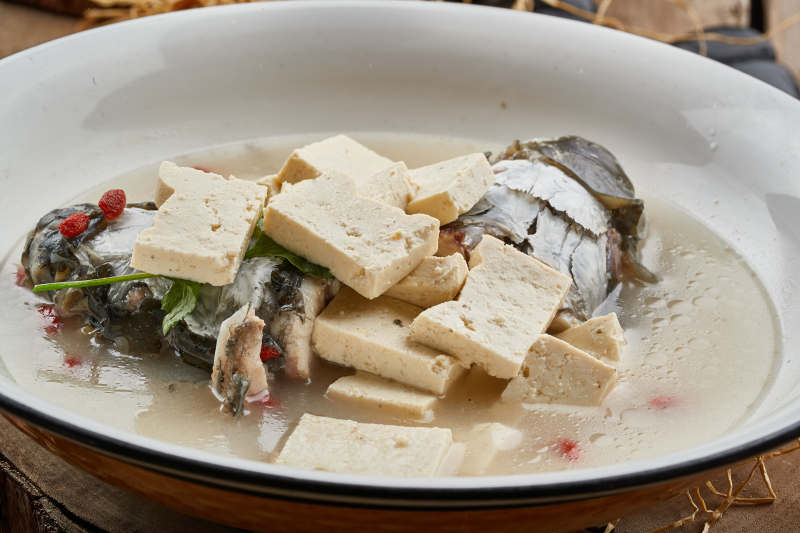 全鱼宴鱼头炖豆腐