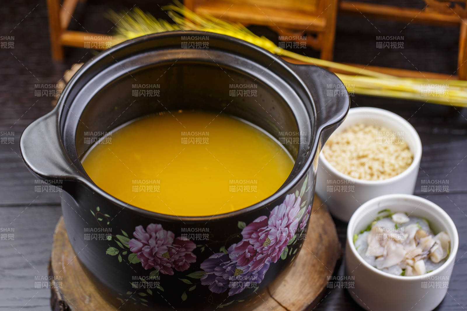 養(yǎng)生薏米海鮮粥-攝影圖