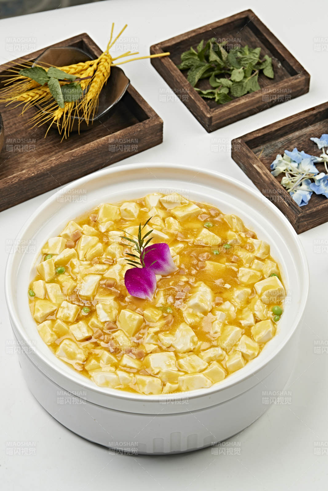 火腿青豆蟹黃釀內脂豆腐-攝影圖