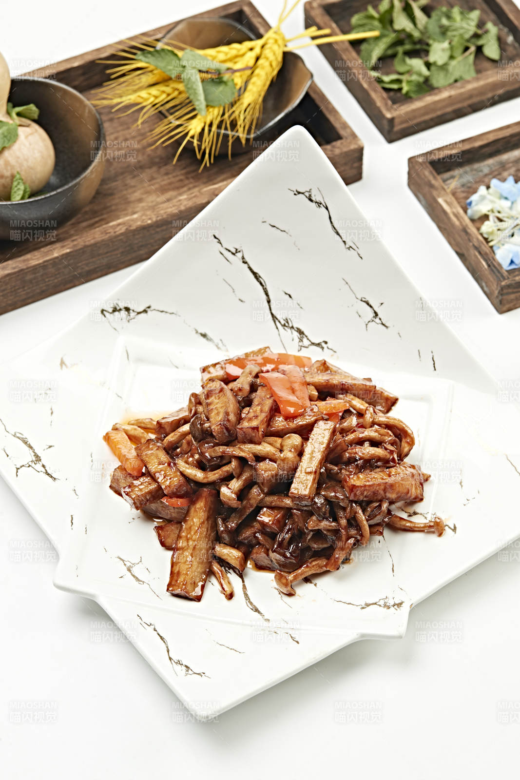 酱爆杏鲍菇海鲜菇彩椒