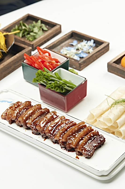 甜蜜先卤后炸五花肉配卷饼