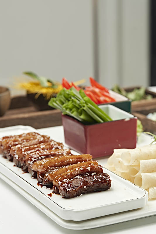 甜蜜先卤后炸五花肉配卷饼