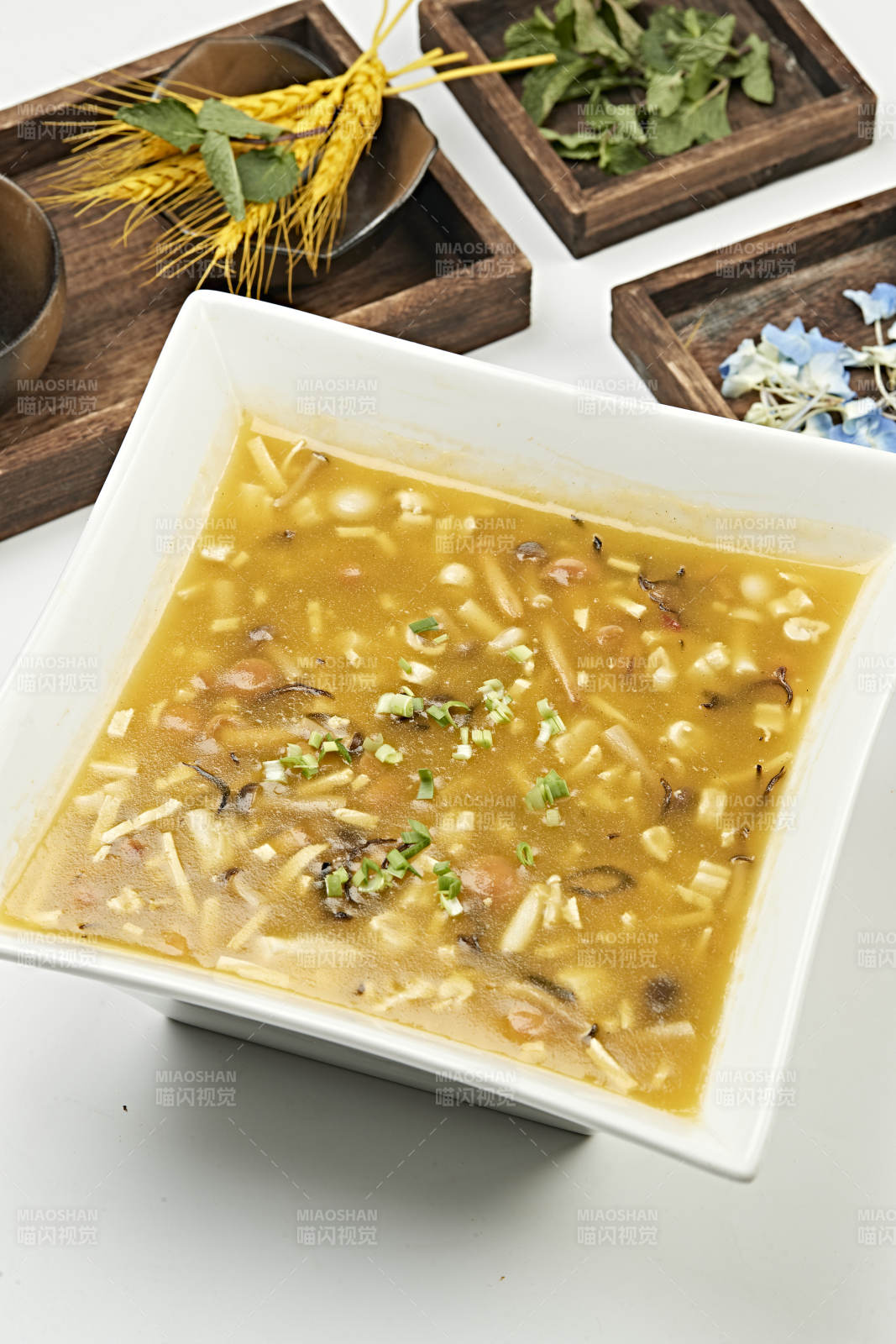 酸辣雜菌豆腐牛骨髓湯