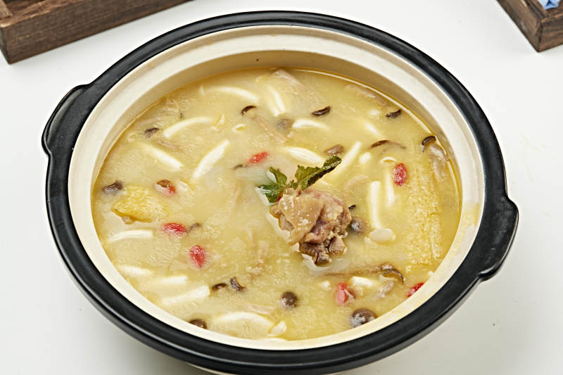 浓汤竹荪杂菌炖柴鸡块