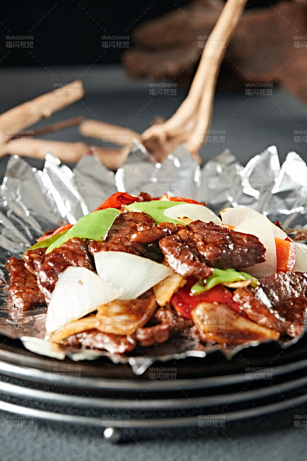 铁板锡纸彩椒洋葱小牛排