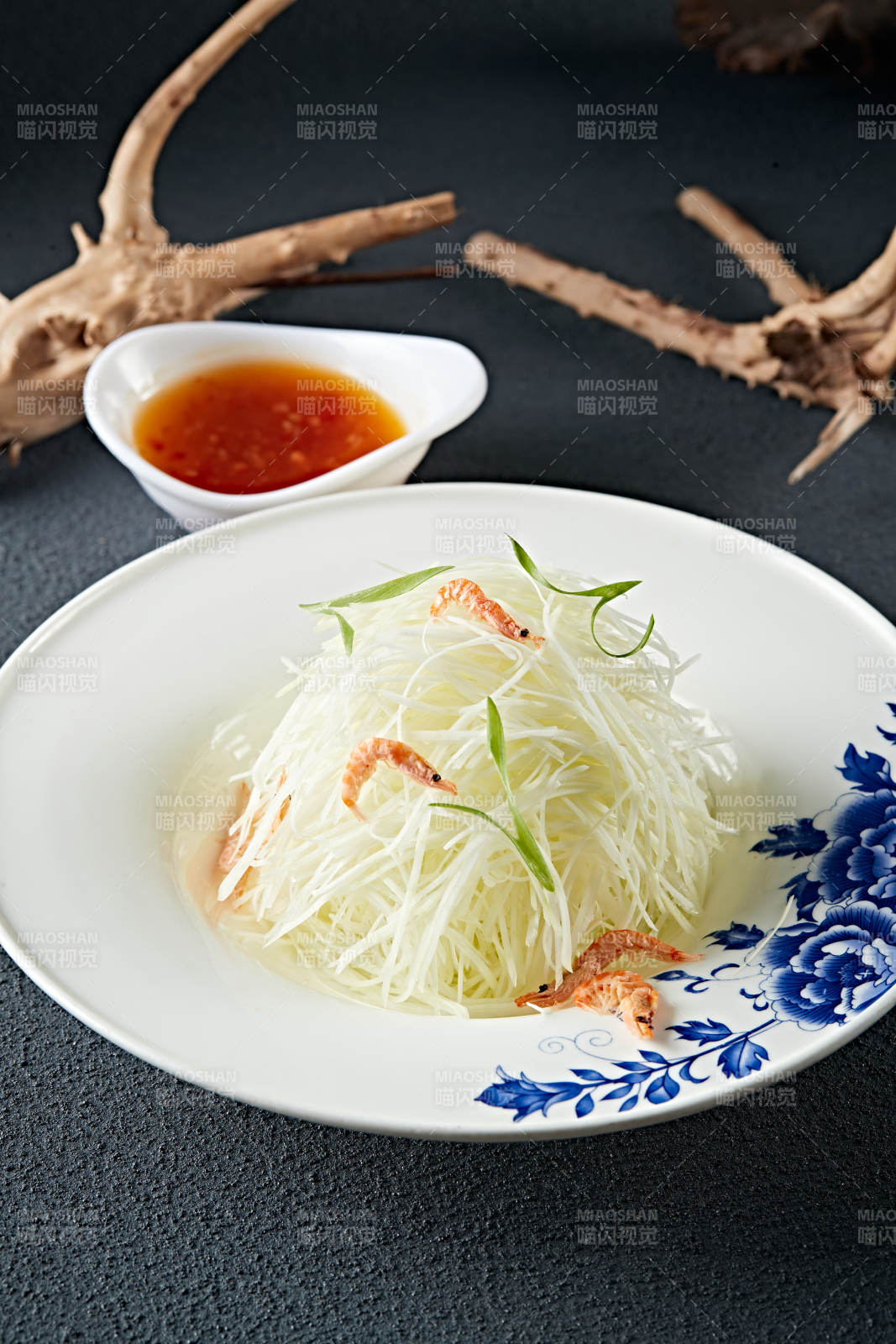 澆汁磷蝦干拌芥蘭絲-攝影圖