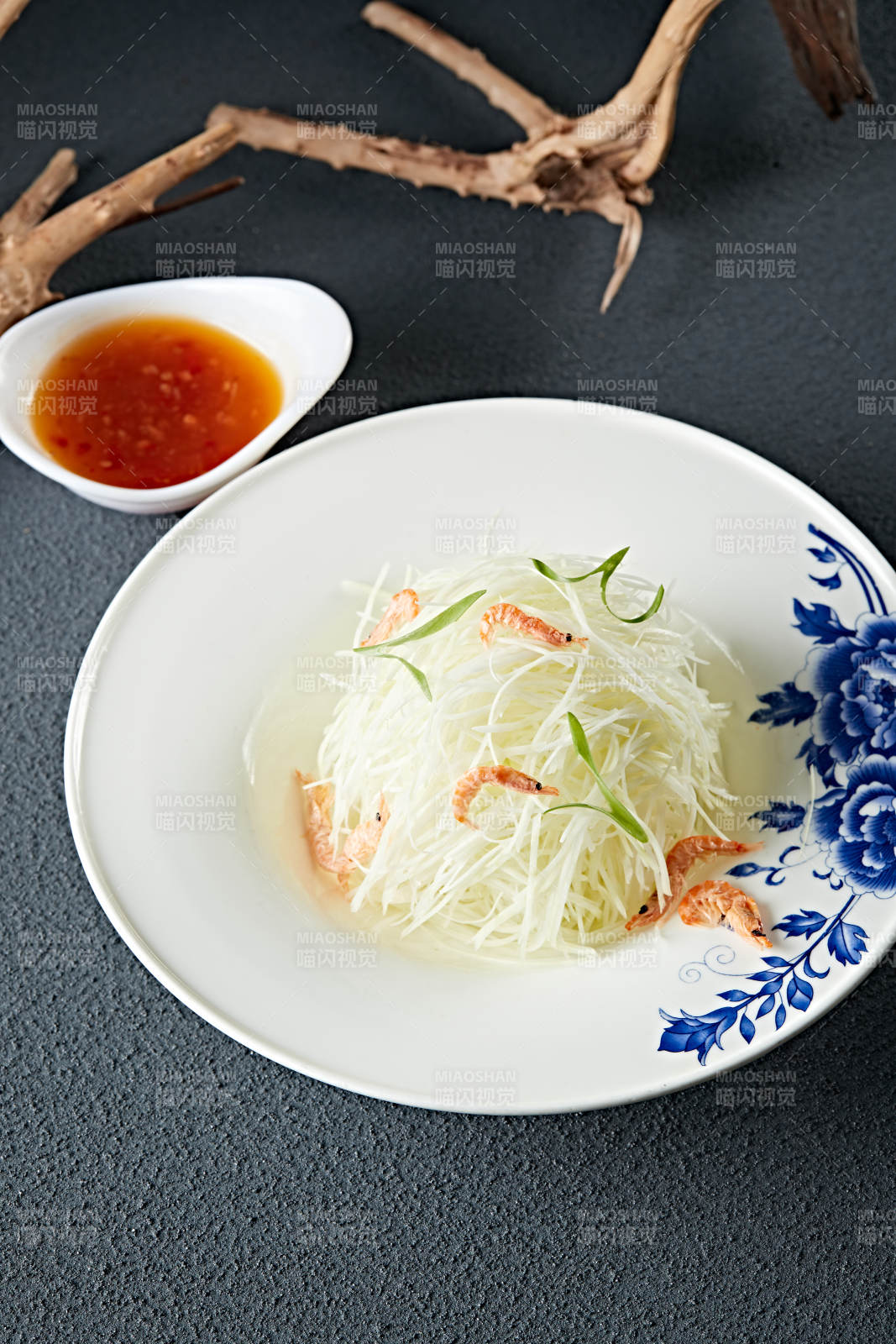 澆汁磷蝦干拌芥蘭絲-攝影圖