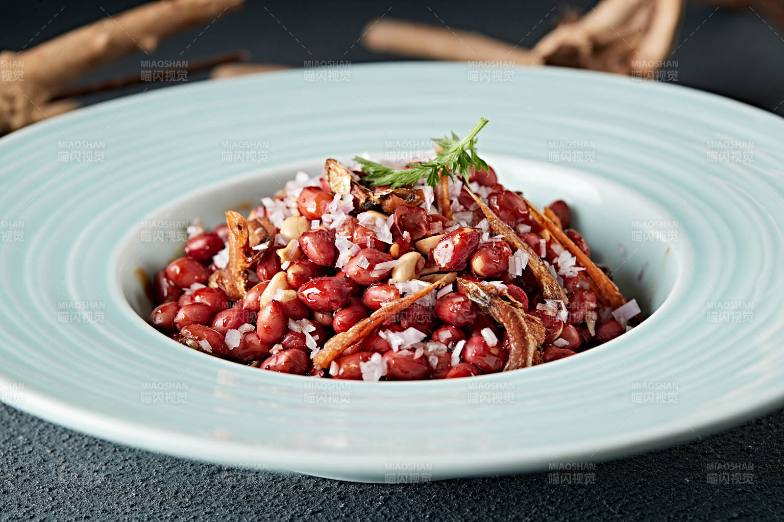 下酒小菜油炸花生拌小鱼干