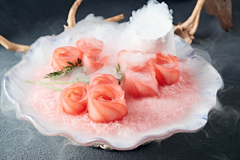 玫瑰三文魚刺身冷盤