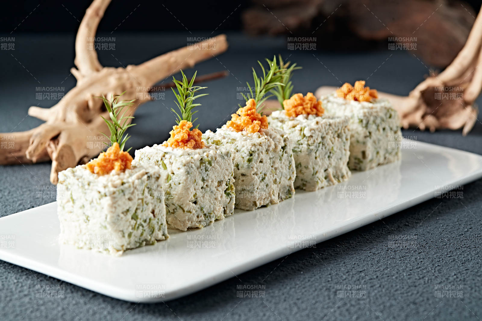 海膽肉配香椿拌豆腐