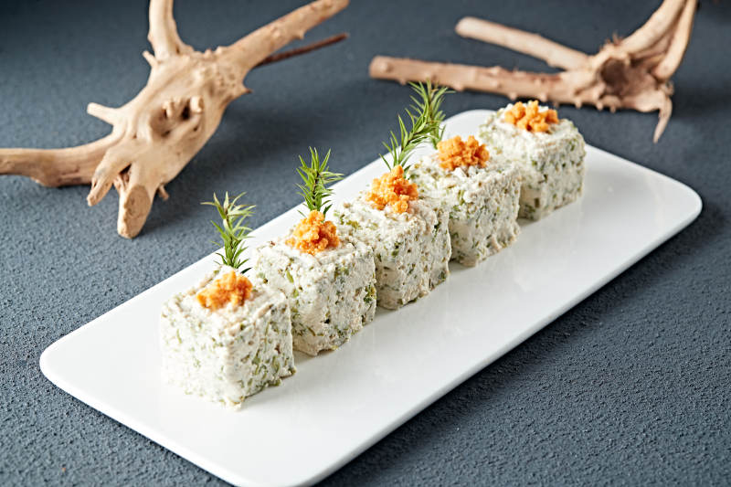 海膽肉配香椿拌豆腐