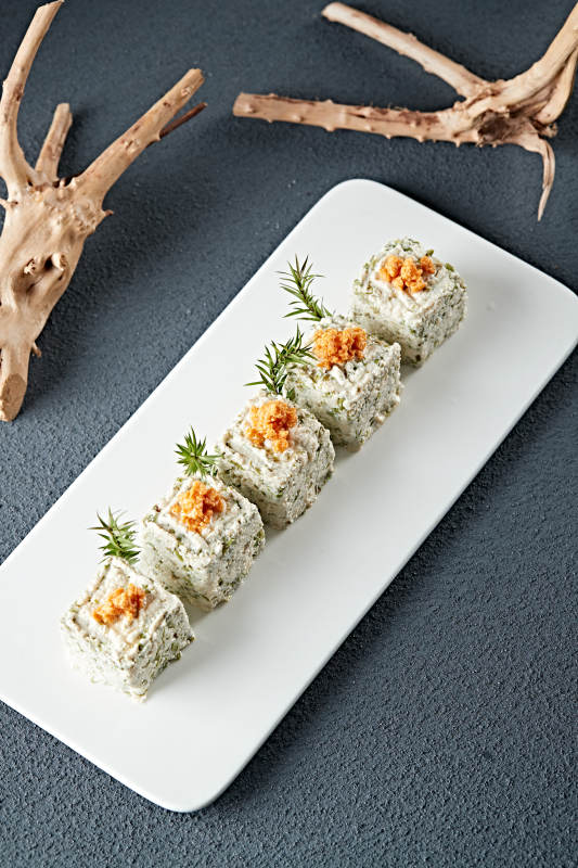 海膽肉配香椿拌豆腐