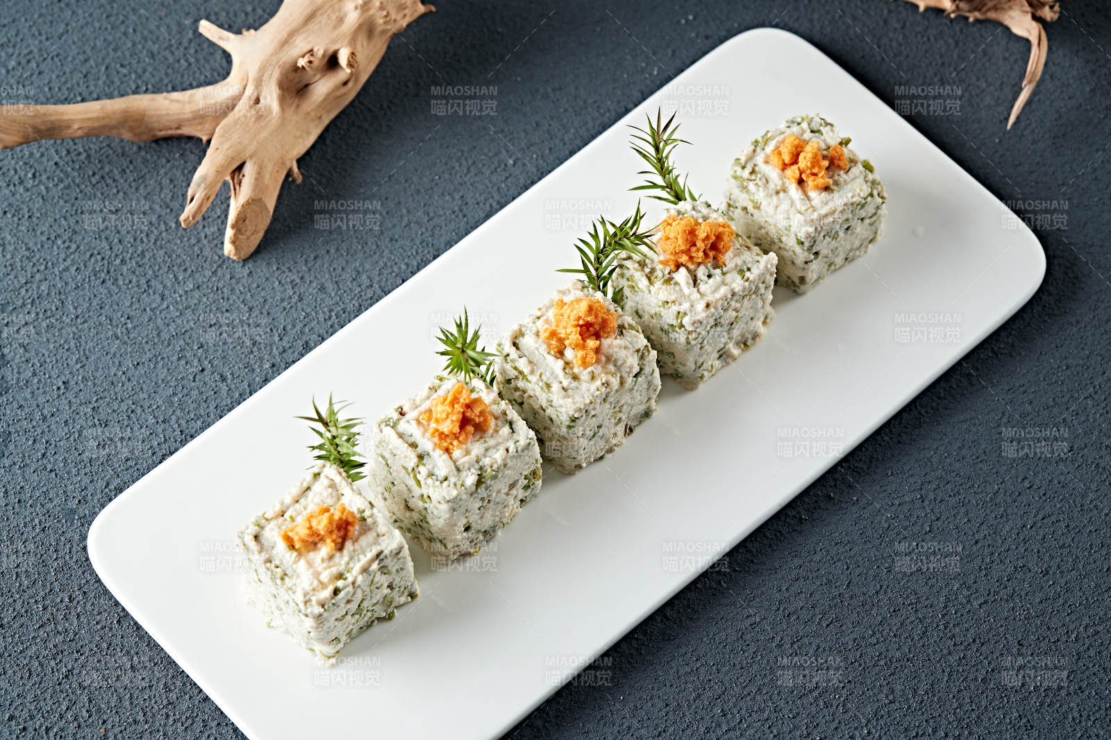 海膽肉配香椿拌豆腐