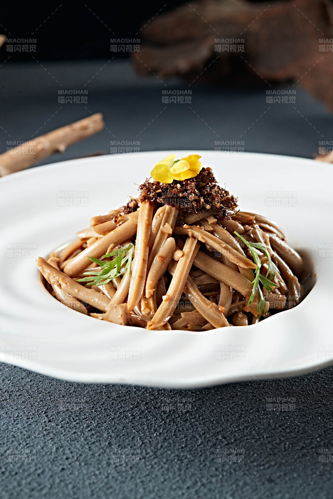 山西美食杂粮香辣桥面凉粉