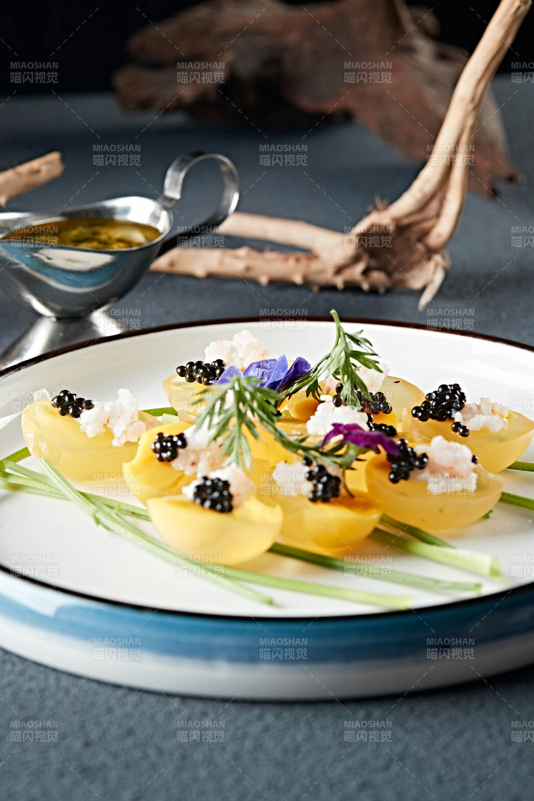 美味凉菜小皮蛋松花鹌鹑蛋配鱼籽