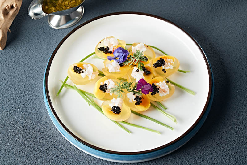 美味凉菜小皮蛋松花鹌鹑蛋配鱼籽