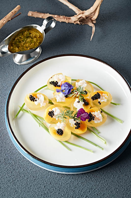 美味凉菜小皮蛋松花鹌鹑蛋配鱼籽