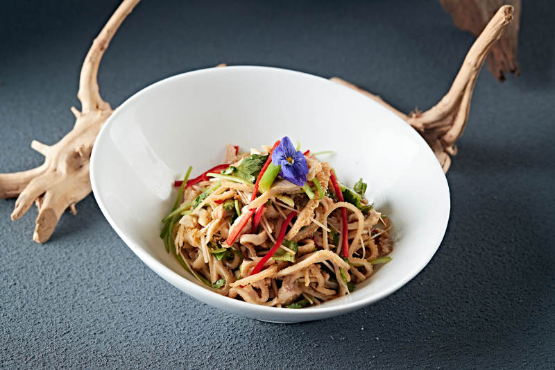 香菜彩椒丝凉拌毛肚丝