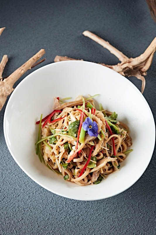 香菜彩椒丝凉拌毛肚丝