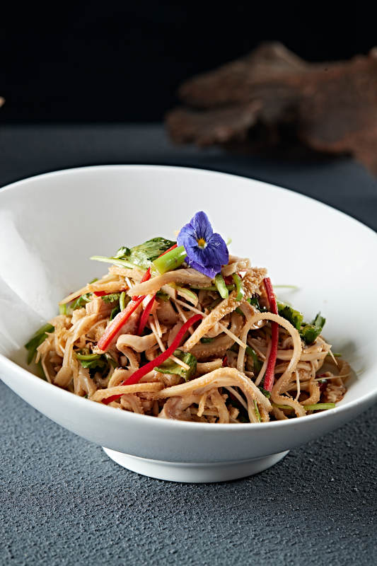 香菜彩椒丝凉拌毛肚丝